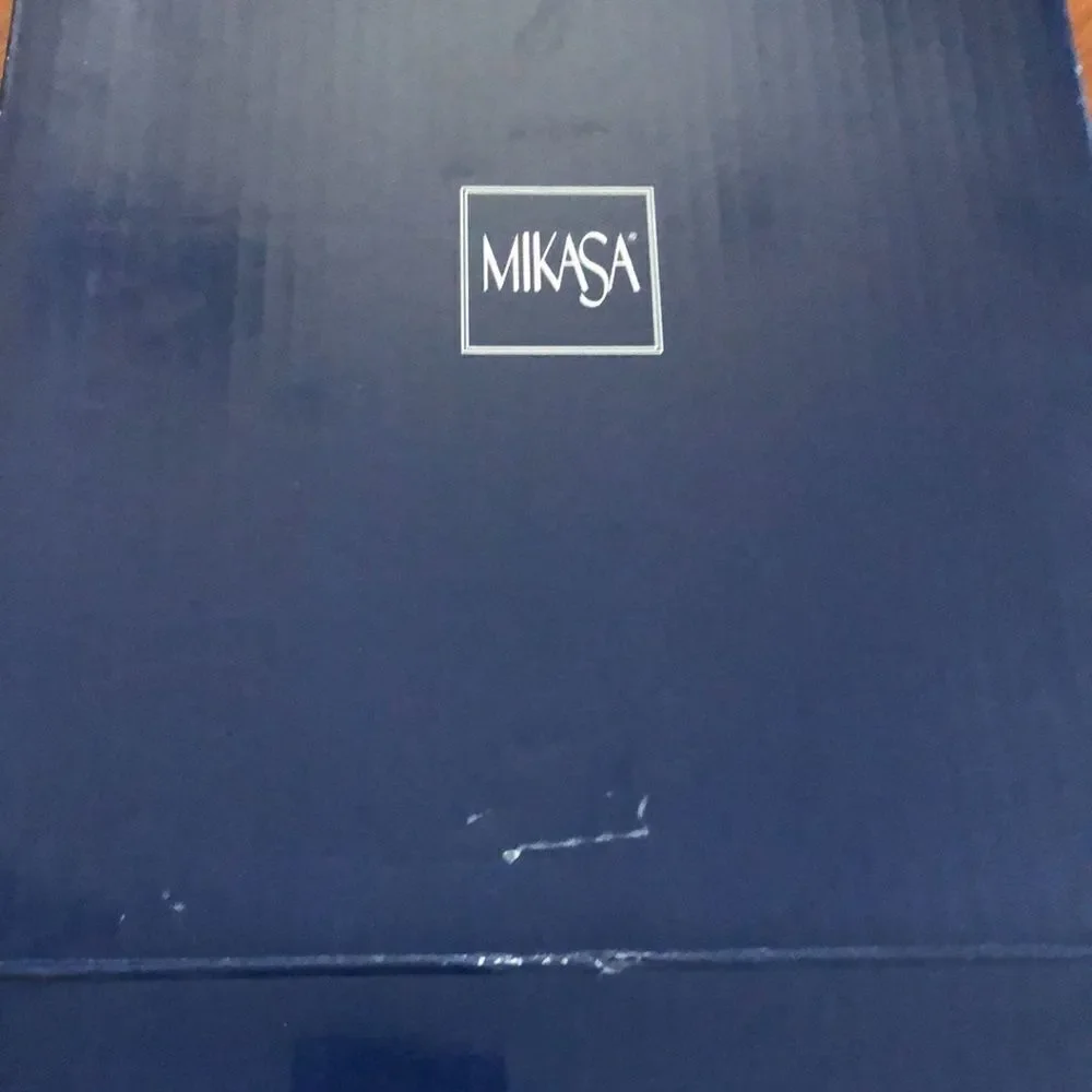 New in box MIKASA Glass beveled Picture frame. Great for weddings.